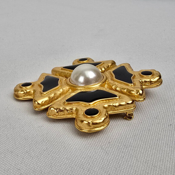 Vintage Anne Klein Maltese Cross Black Enamel And Pearl Brooch - Picture 2 of 5